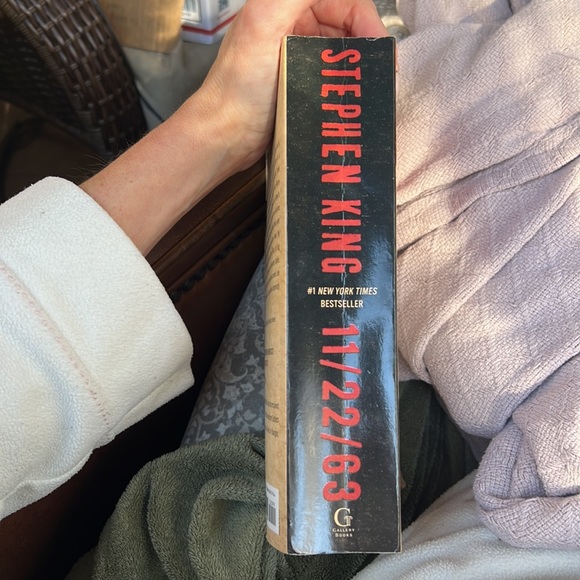 Stephen King “11/22/63” and Kristin Hannah “Firefly Lane” - Picture 3 of 7